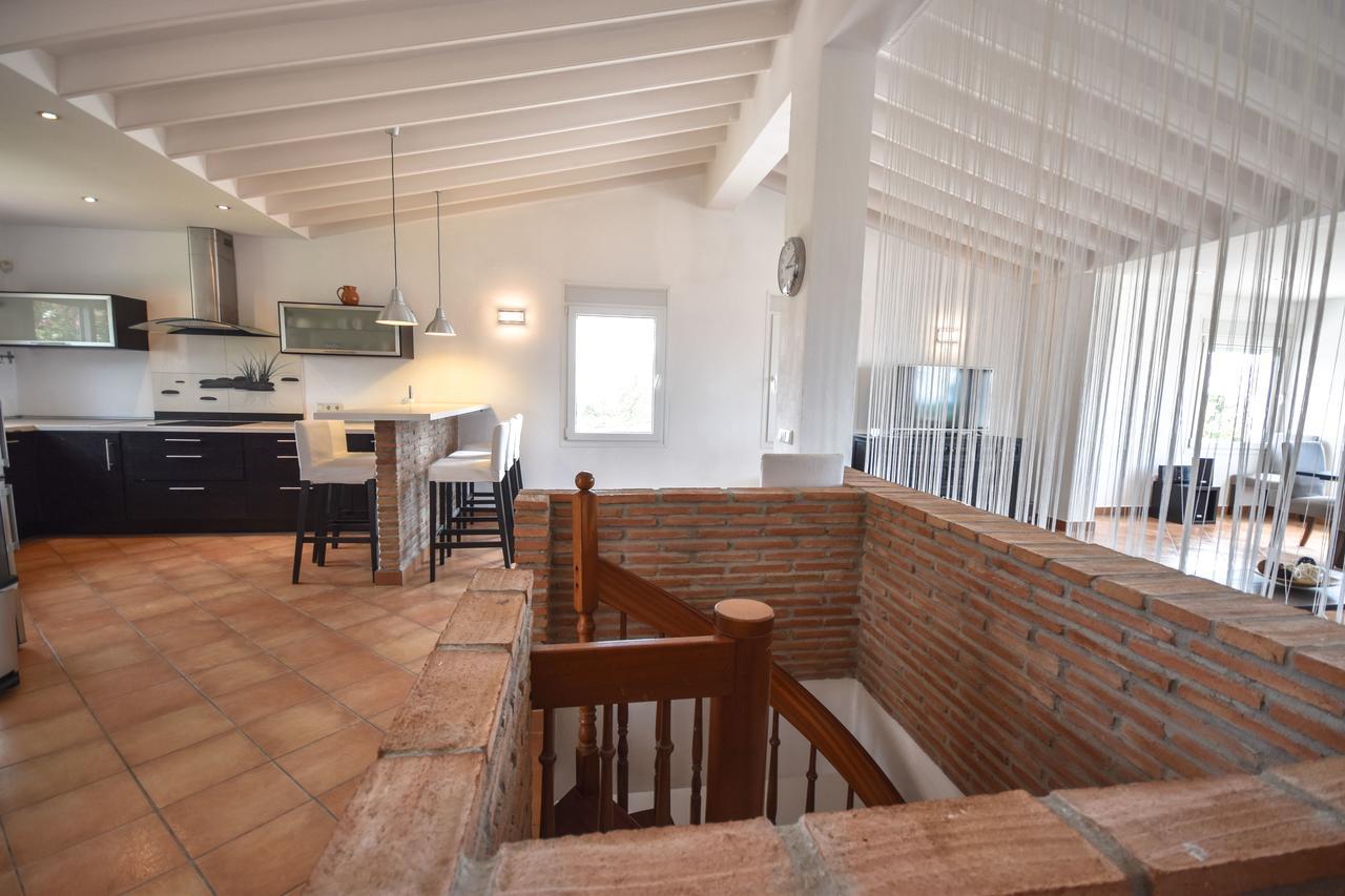 In The Second Line, Modern Beachfront Holiday Home In Costabella, Marbella Eksteriør billede