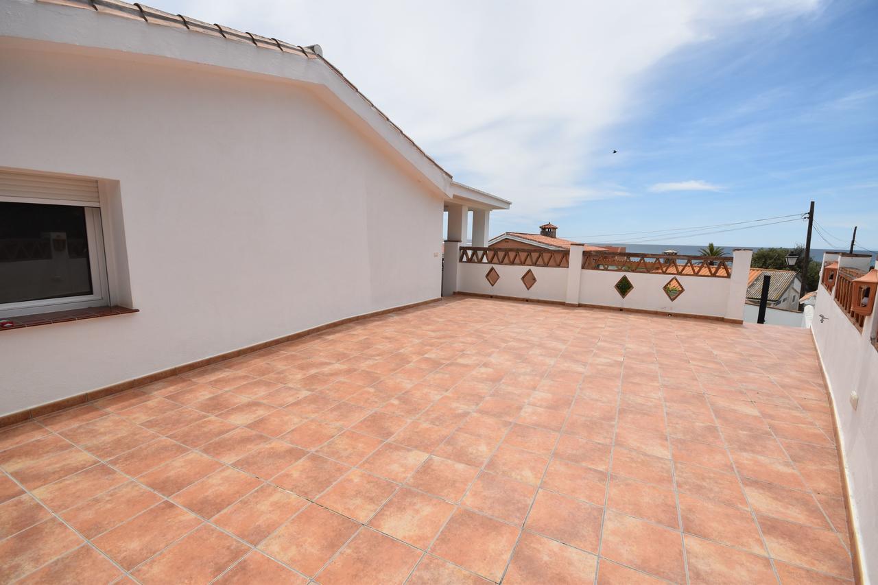 In The Second Line, Modern Beachfront Holiday Home In Costabella, Marbella Eksteriør billede
