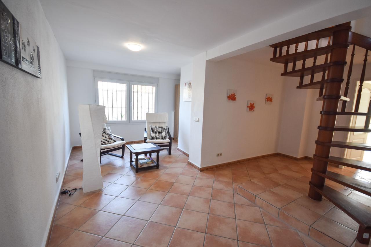 In The Second Line, Modern Beachfront Holiday Home In Costabella, Marbella Eksteriør billede