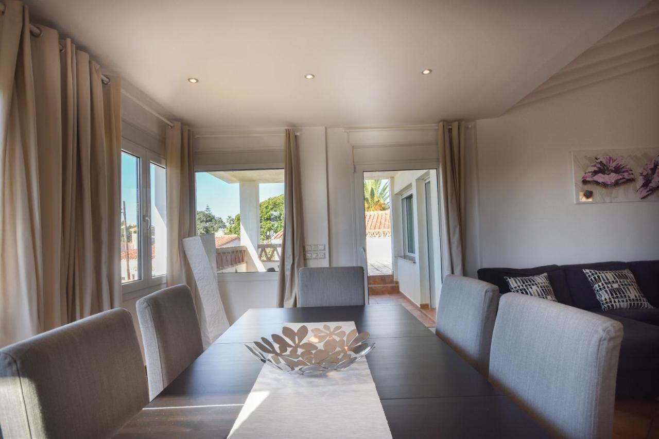 In The Second Line, Modern Beachfront Holiday Home In Costabella, Marbella Eksteriør billede