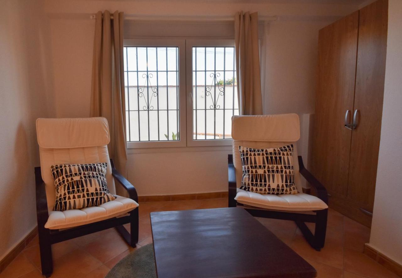 In The Second Line, Modern Beachfront Holiday Home In Costabella, Marbella Eksteriør billede