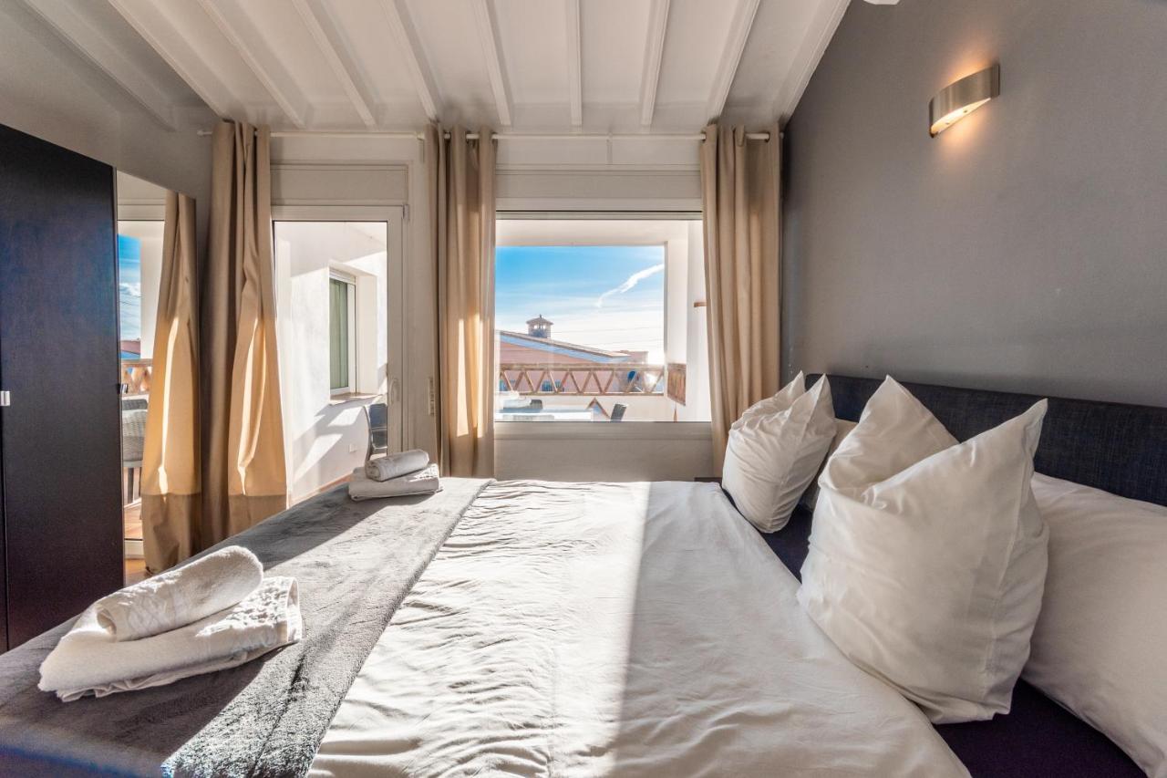 In The Second Line, Modern Beachfront Holiday Home In Costabella, Marbella Eksteriør billede